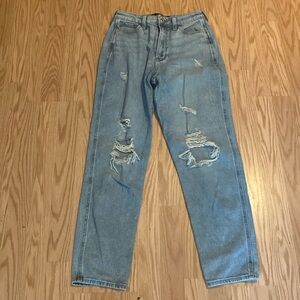 HOLLISTER ULTRA HIGH RISE MOM JEAN SIZE 00 R 24 light wash ripped